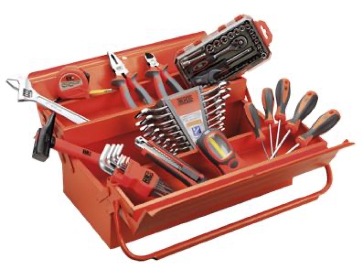 BOITE METALIQUE 3 PLASTIQUE AVEC OUTILS ORANGE